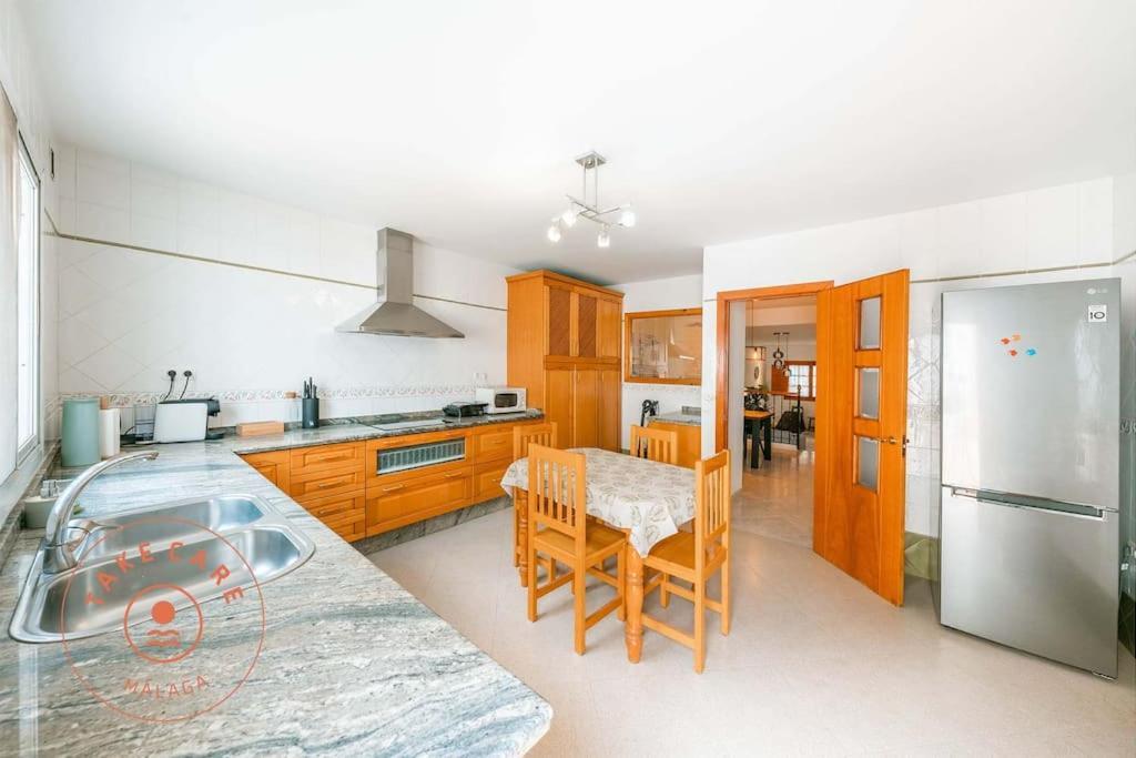 Spacious Home With Lovely Garden - Tcm Rincón de la Victoria Exterior photo